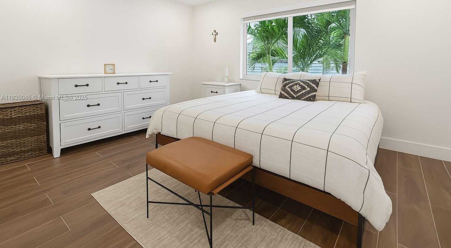 Small Image of 7707 Camino Real, Miami, FL 33143, USA Number 5