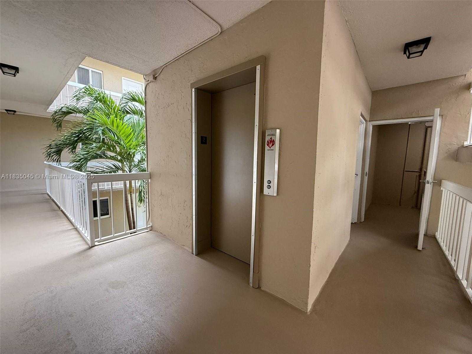 Small Image of 7707 Camino Real, Miami, FL 33143, USA Number 9