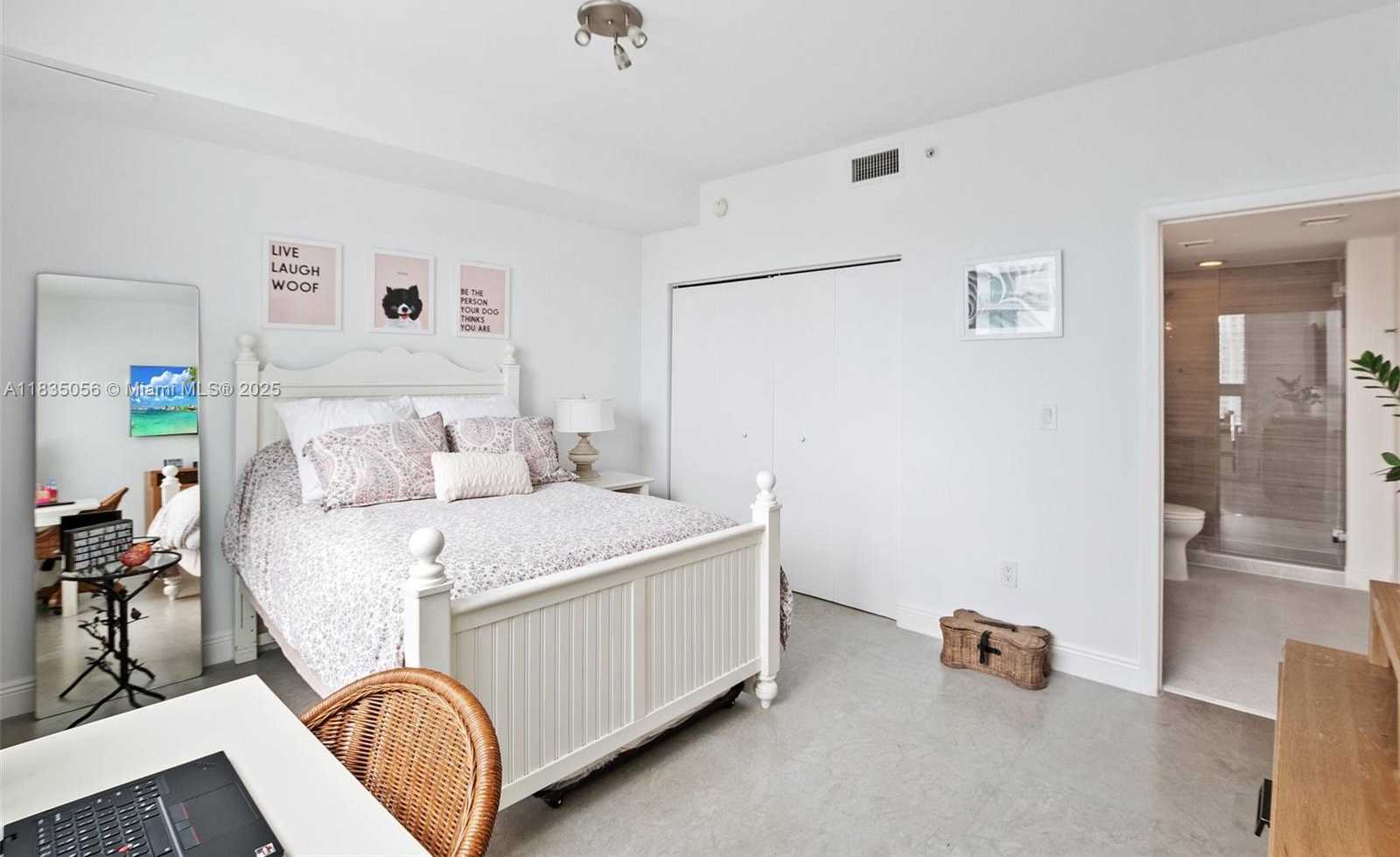 Small Image of 90 SOUTH WEST 3RD ST #3810, Miami Number 24