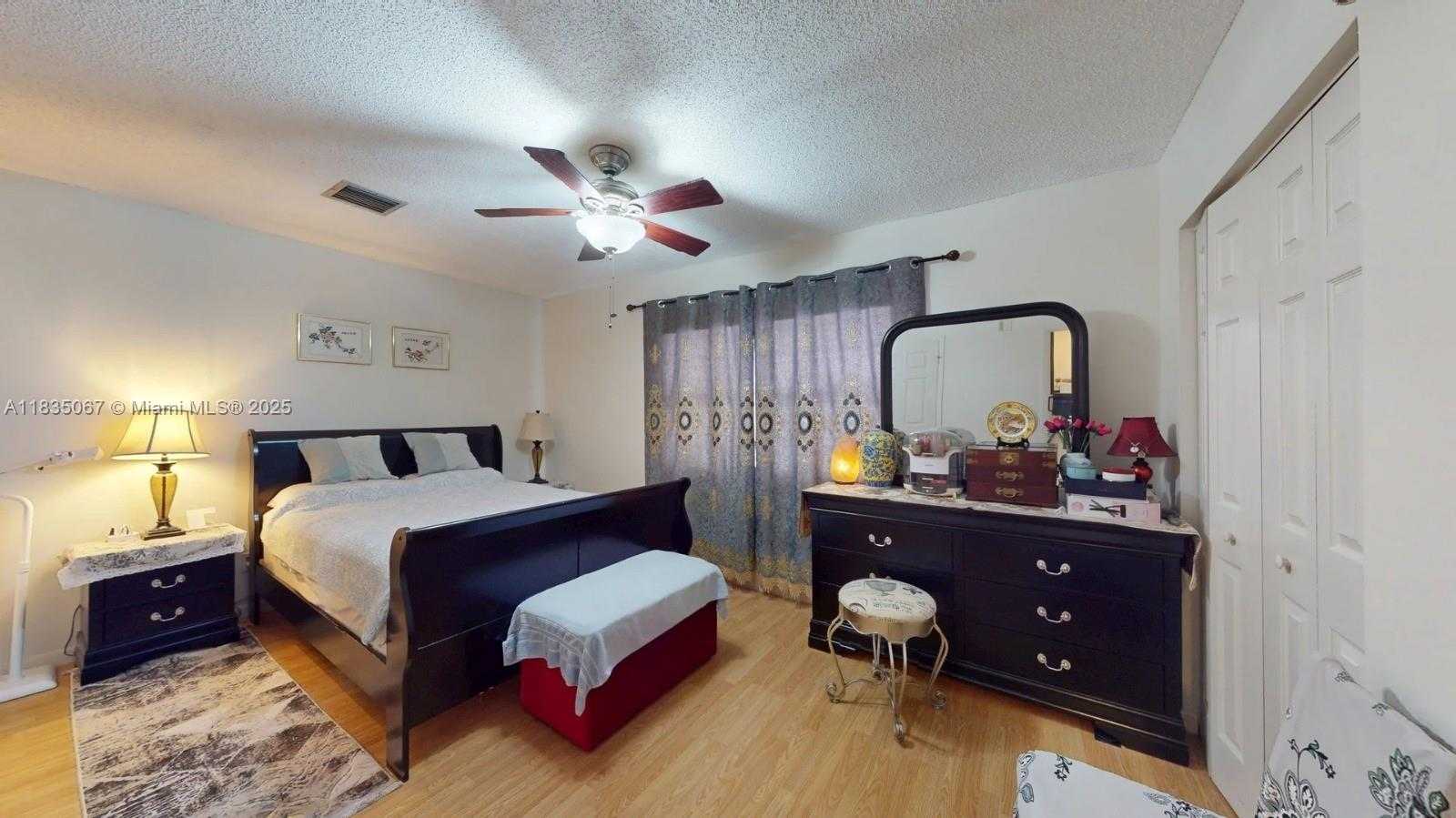 Small Image of 15 LAREDO PL #2-7, Davie Number 17