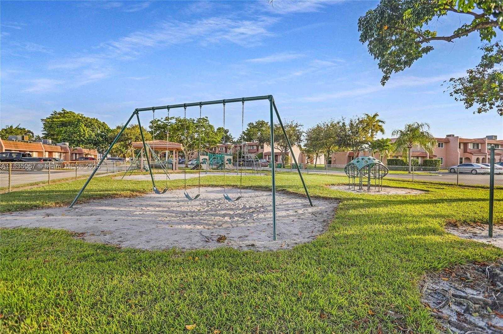 Small Image of 15 LAREDO PL #2-7, Davie Number 21