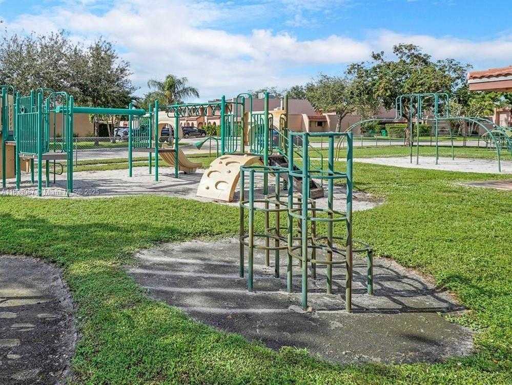 Small Image of 15 LAREDO PL #2-7, Davie Number 23