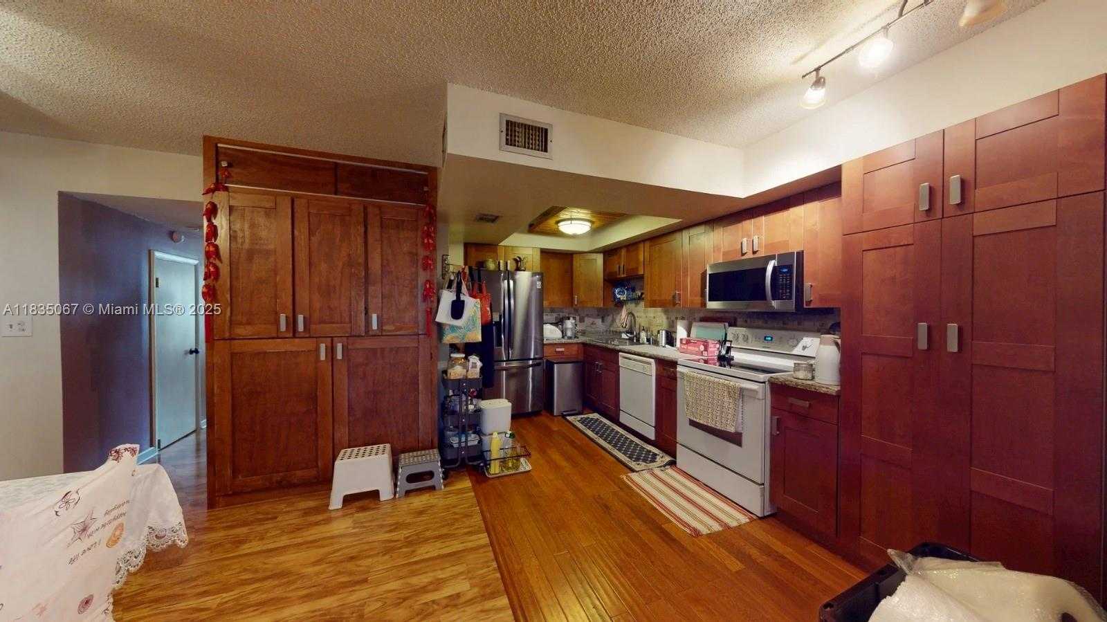 Small Image of 15 LAREDO PL #2-7, Davie Number 6