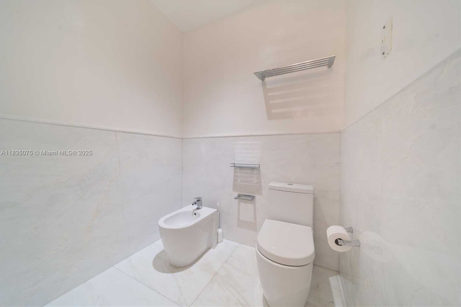 Small Image of 1110 SEMINOLE DR #502, Fort Lauderdale Number 14