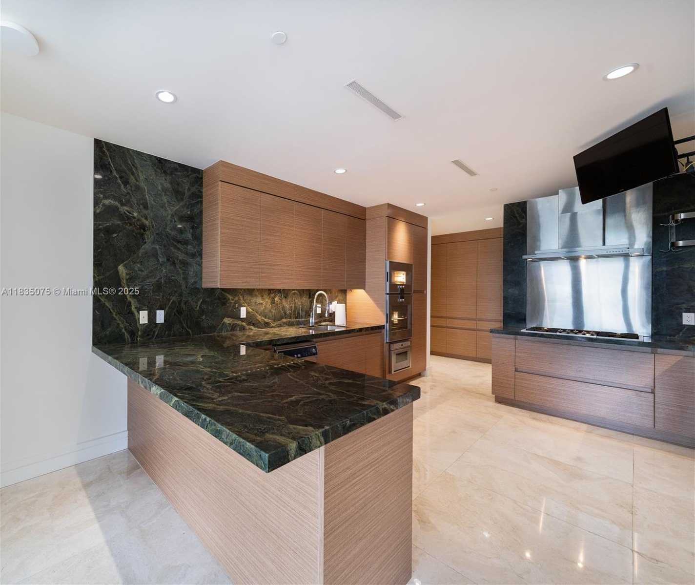 Small Image of 1110 SEMINOLE DR #502, Fort Lauderdale Number 33