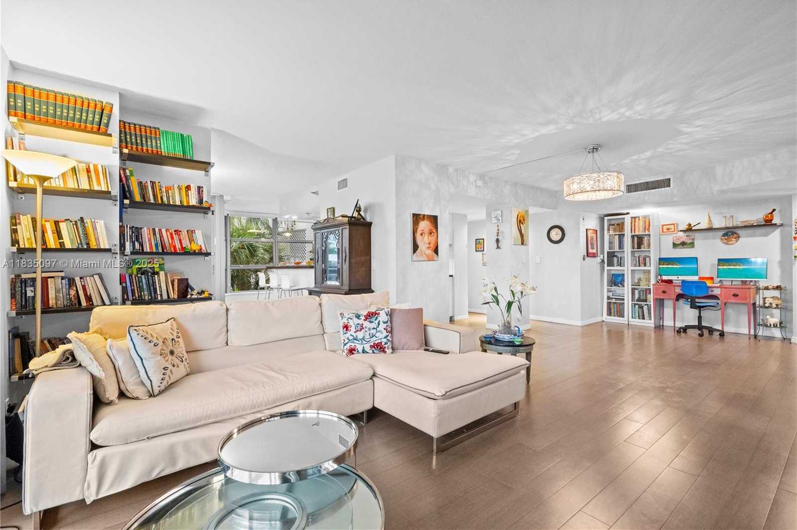 Small Image of 3530 MYSTIC POINTE DR #309, Aventura Number 5