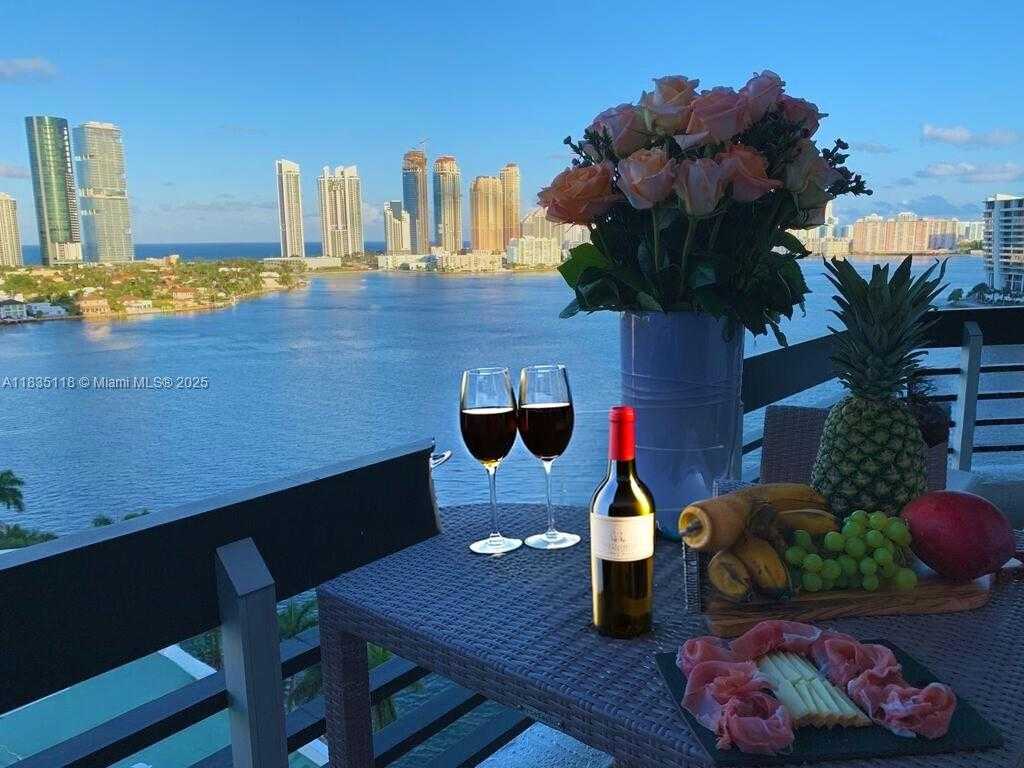 Small Image of 3530 MYSTIC POINTE DR #1714, Aventura Number 4