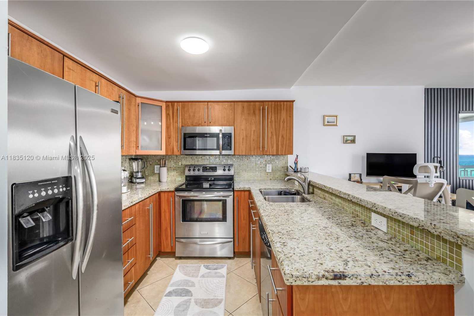 Small Image of 401 OCEAN DR #1024, Miami Beach Number 13