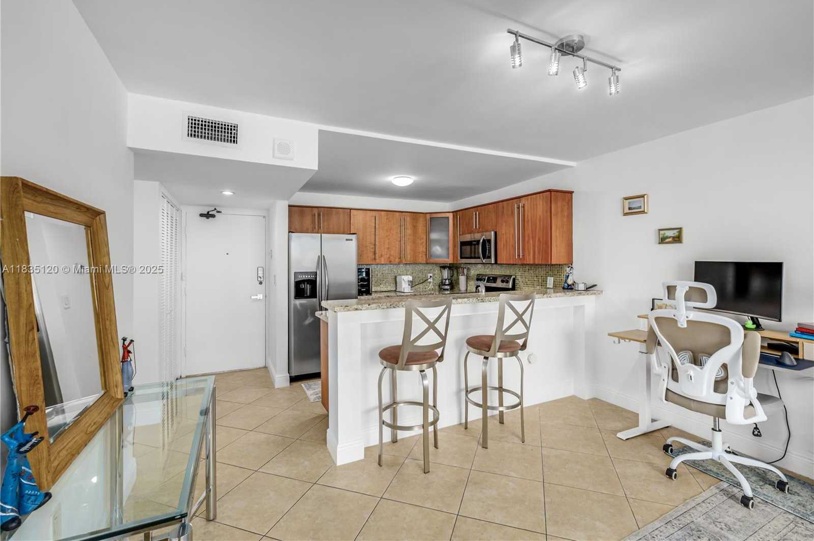 Small Image of 401 OCEAN DR #1024, Miami Beach Number 16