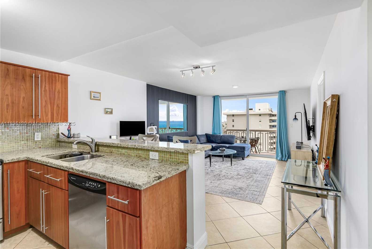 Small Image of 401 OCEAN DR #1024, Miami Beach Number 18