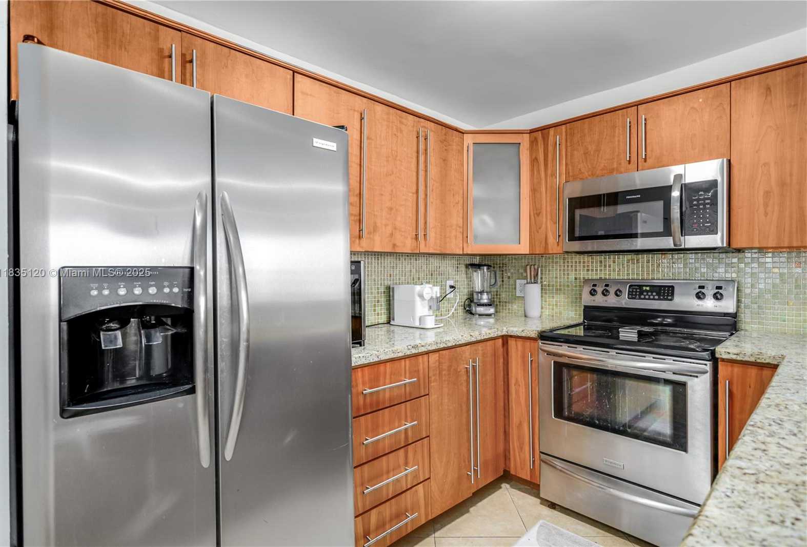 Small Image of 401 OCEAN DR #1024, Miami Beach Number 4
