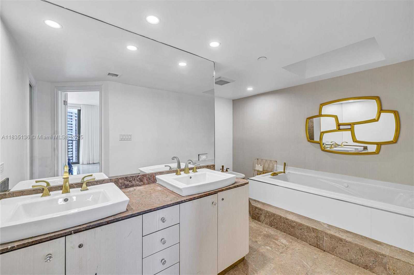 Small Image of 19667 TURNBERRY WAY #23AB, Aventura Number 16