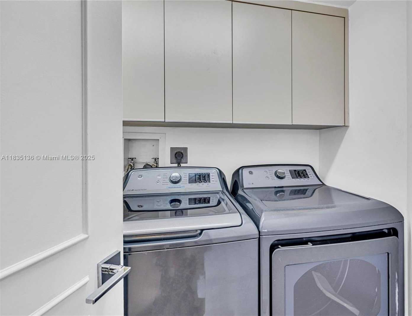 Small Image of 19667 TURNBERRY WAY #23AB, Aventura Number 23