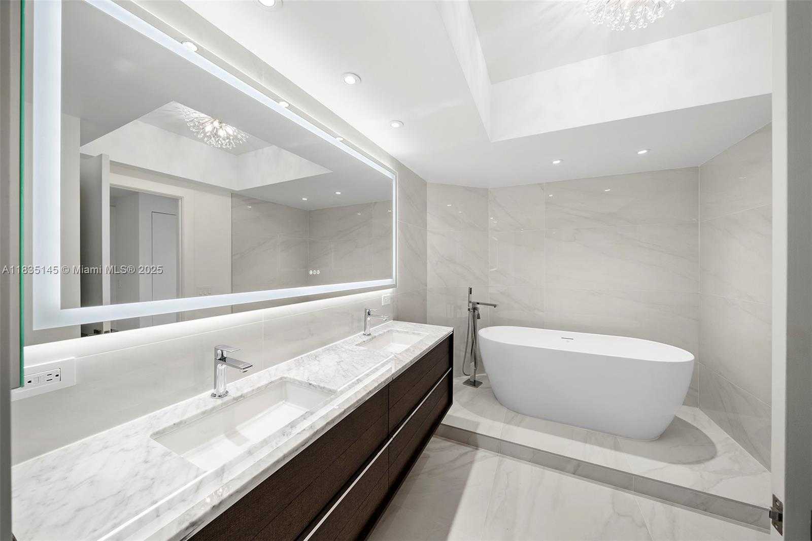 Small Image of 4779 COLLINS AVE #2407, Miami Beach Number 20