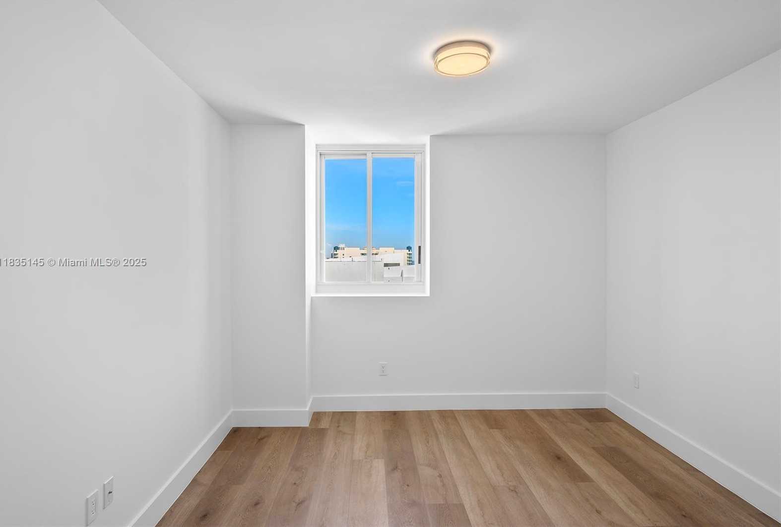 Small Image of 4779 COLLINS AVE #2407, Miami Beach Number 26