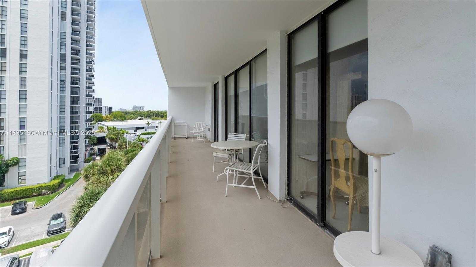 Small Image of 3701 NORTH COUNTRY CLUB DR #606, Aventura Number 21