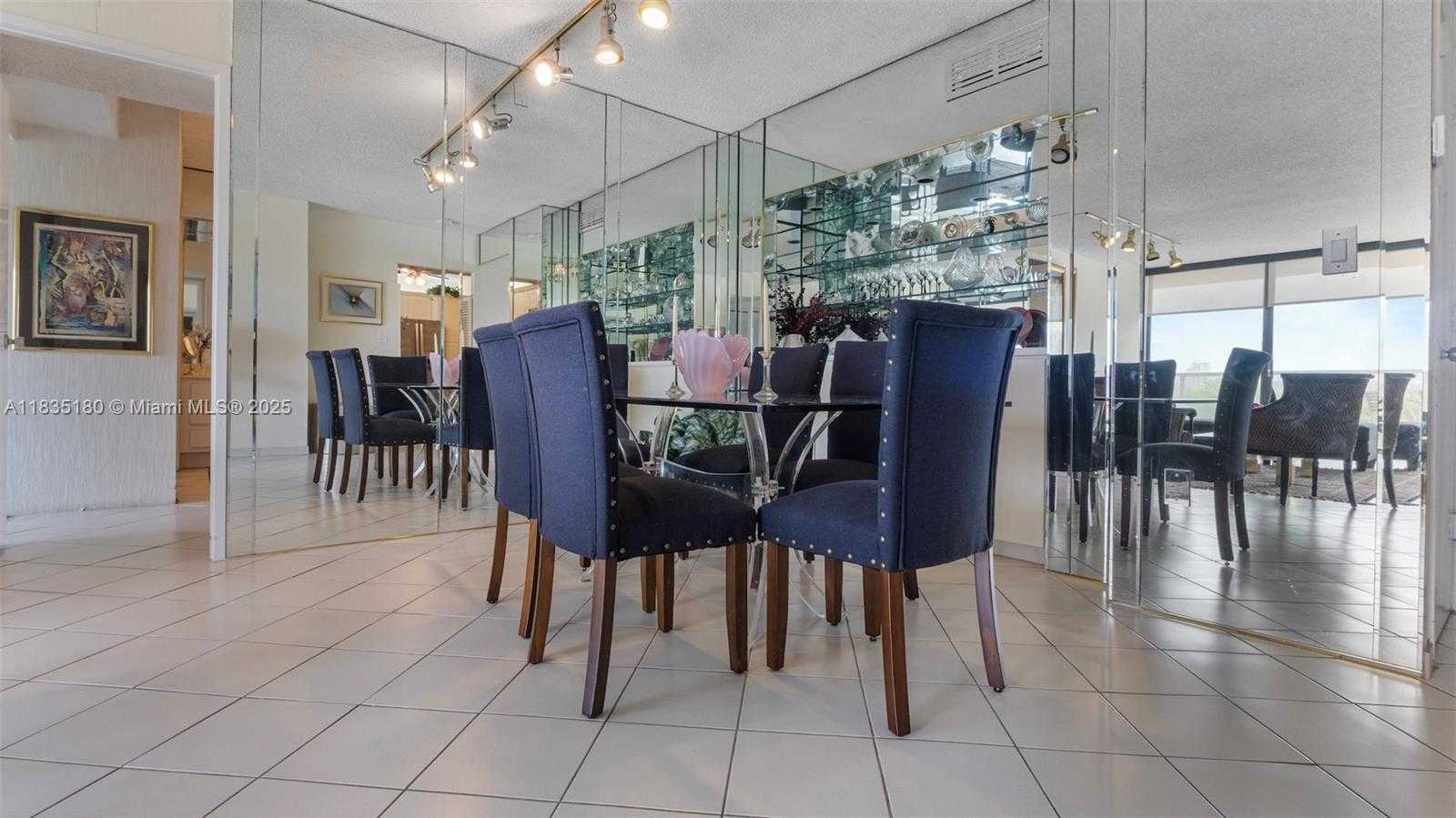 Small Image of 3701 NORTH COUNTRY CLUB DR #606, Aventura Number 4