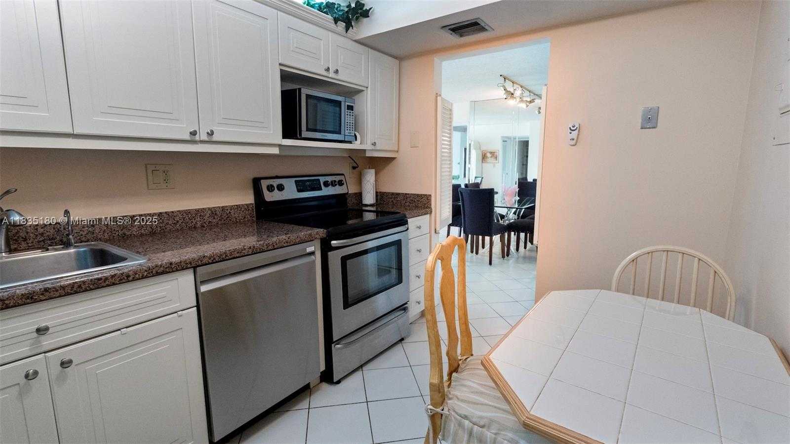 Small Image of 3701 NORTH COUNTRY CLUB DR #606, Aventura Number 9