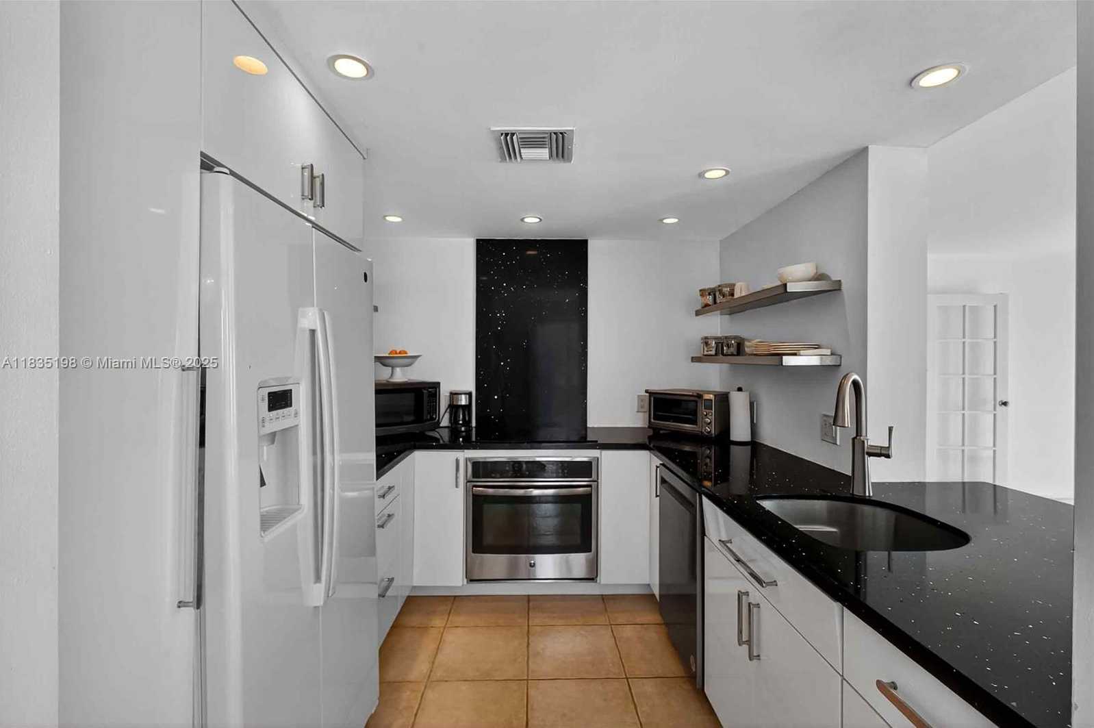 Small Image of 1600 SOUTH BAYSHORE LN #3A, Coconut Grove Number 16