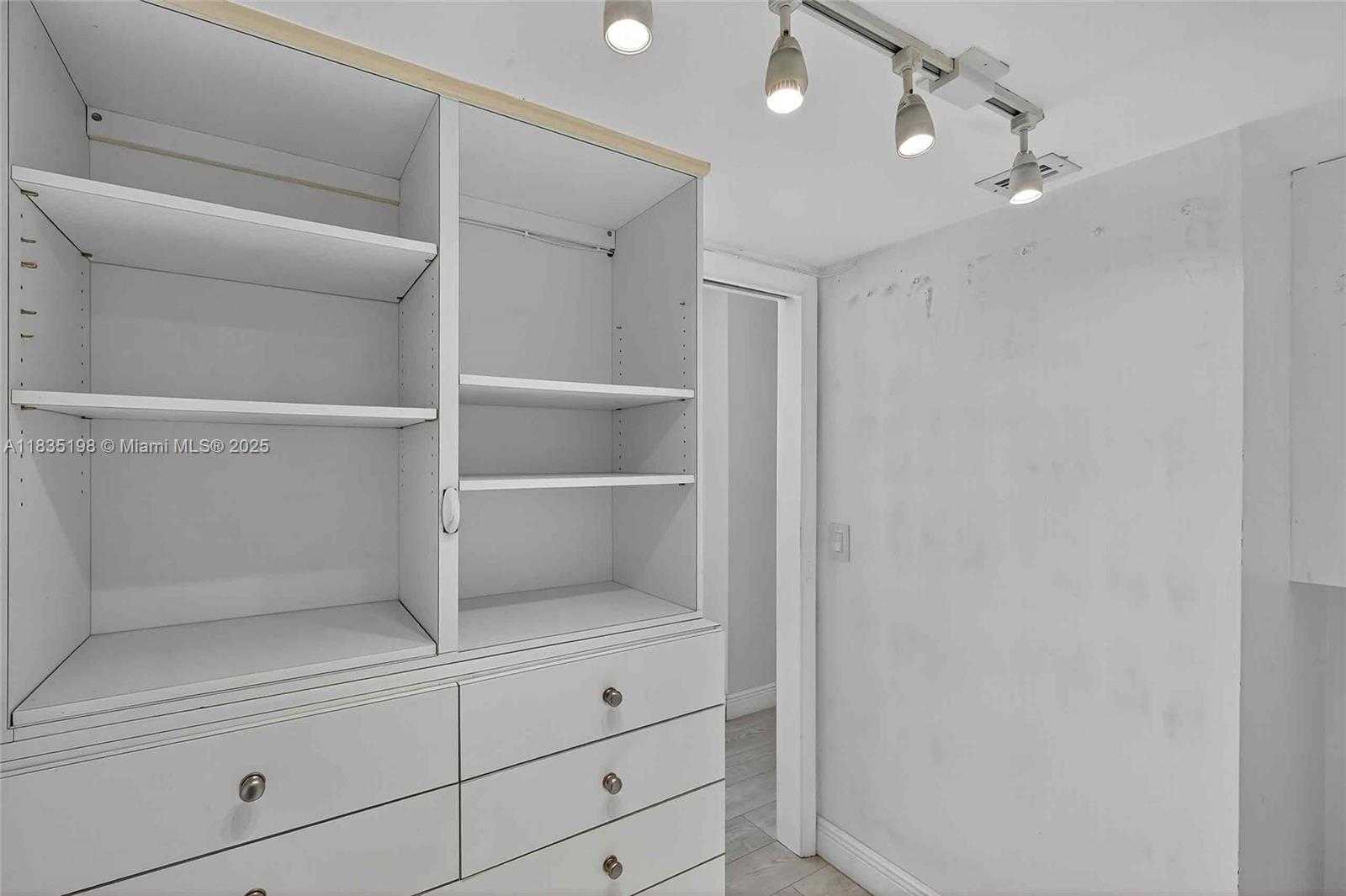 Small Image of 1600 SOUTH BAYSHORE LN #3A, Coconut Grove Number 29