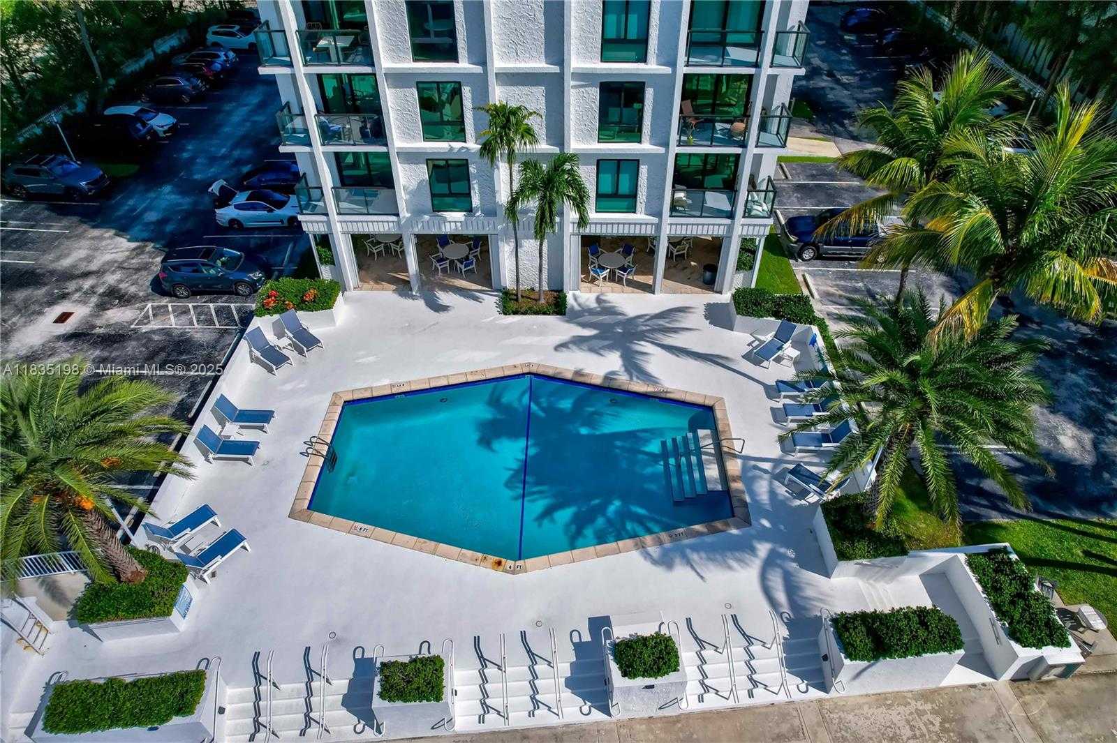 Small Image of 1600 SOUTH BAYSHORE LN #3A, Coconut Grove Number 34