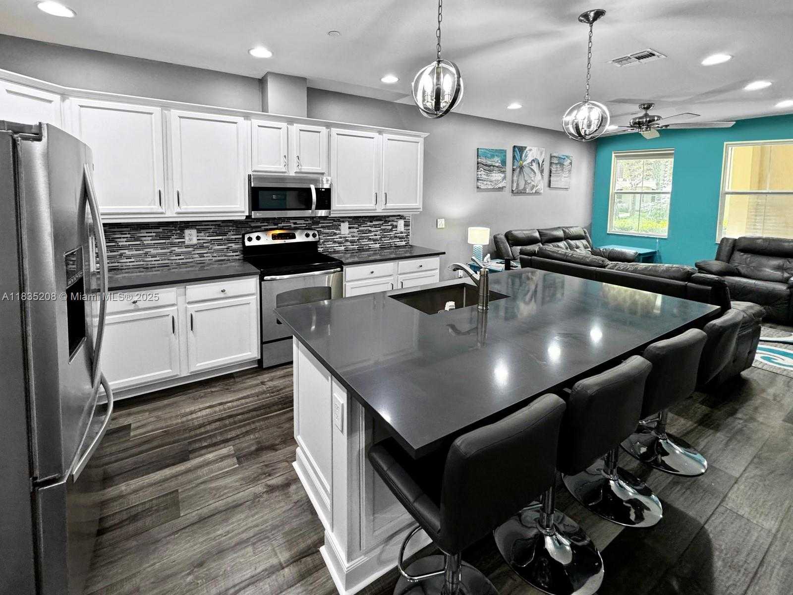 Small Image of 4126 CASCADA CIR, Cooper City Number 11