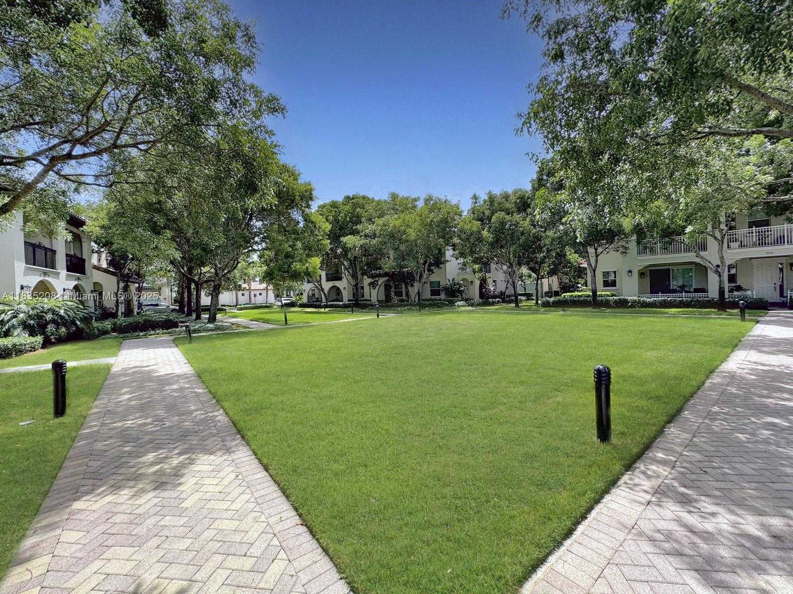 Small Image of 4126 CASCADA CIR, Cooper City Number 36