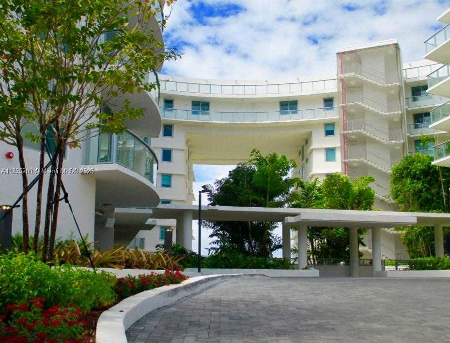 Small Image of 6620 INDIAN CREEK DR #607, Miami Number 25