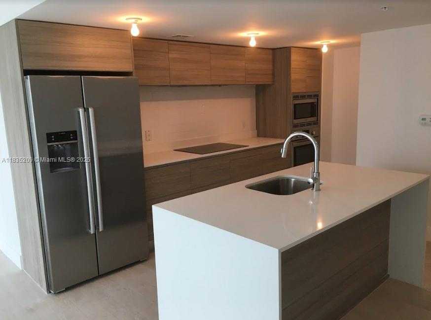 Small Image of 6620 INDIAN CREEK DR #607, Miami Number 3