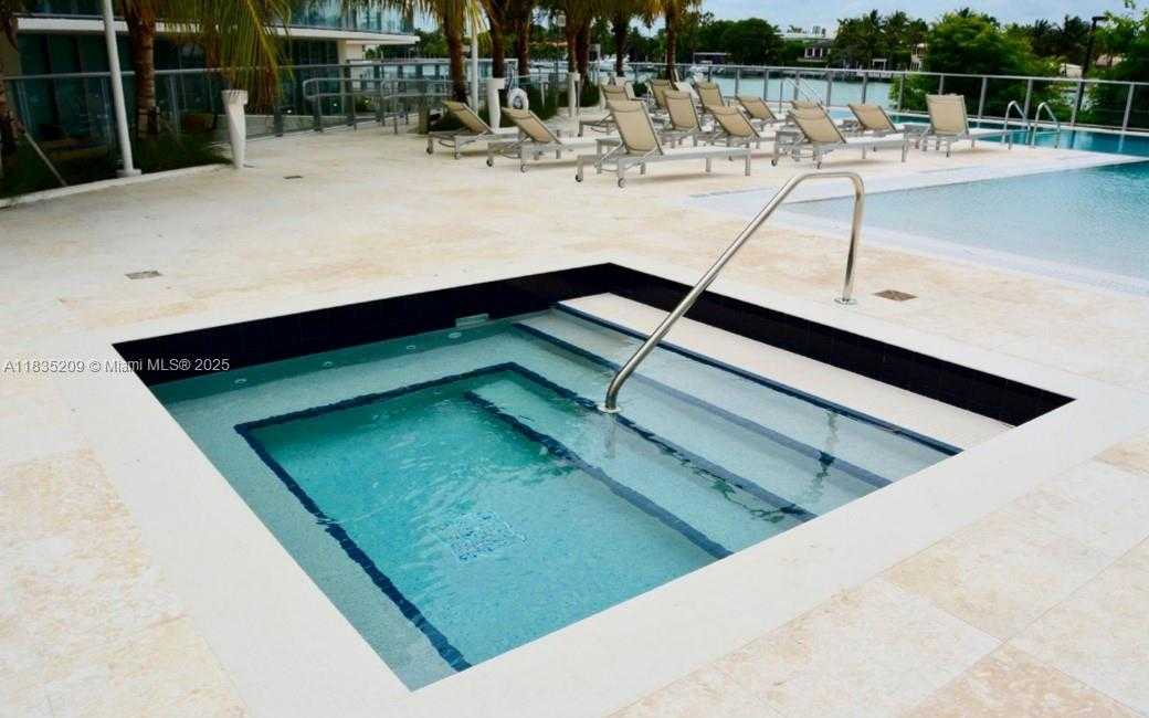 Small Image of 6620 INDIAN CREEK DR #607, Miami Number 30