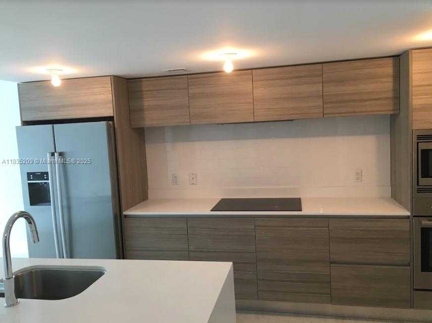 Small Image of 6620 INDIAN CREEK DR #607, Miami Number 4