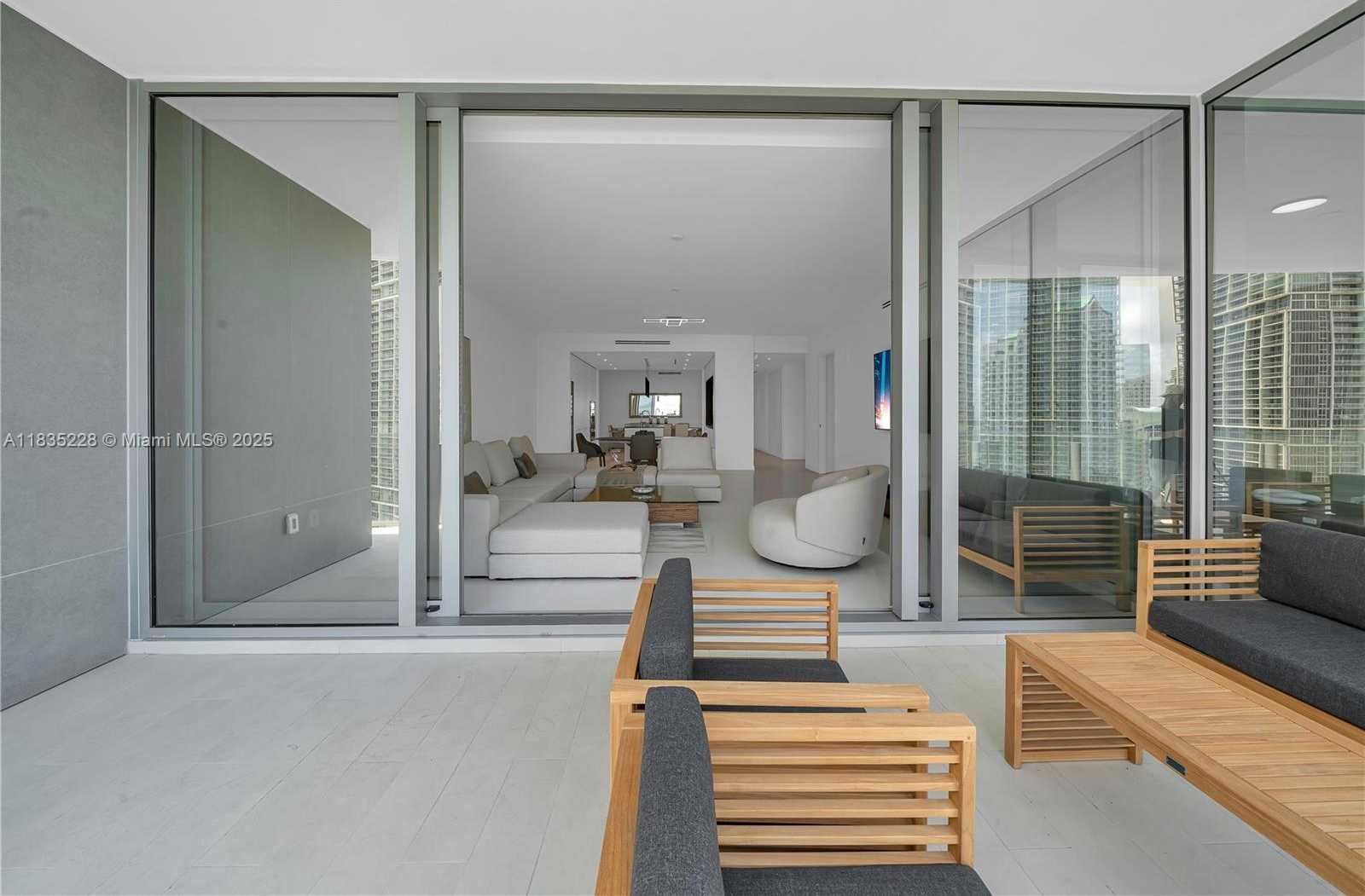 Small Image of 300 BISCAYNE BOULEVARD WAY #2804 #2804, Miami Number 12