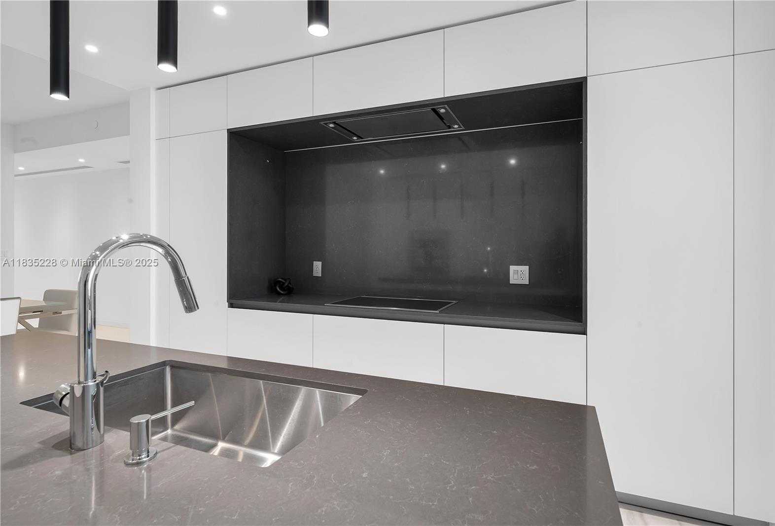 Small Image of 300 BISCAYNE BOULEVARD WAY #2804 #2804, Miami Number 17
