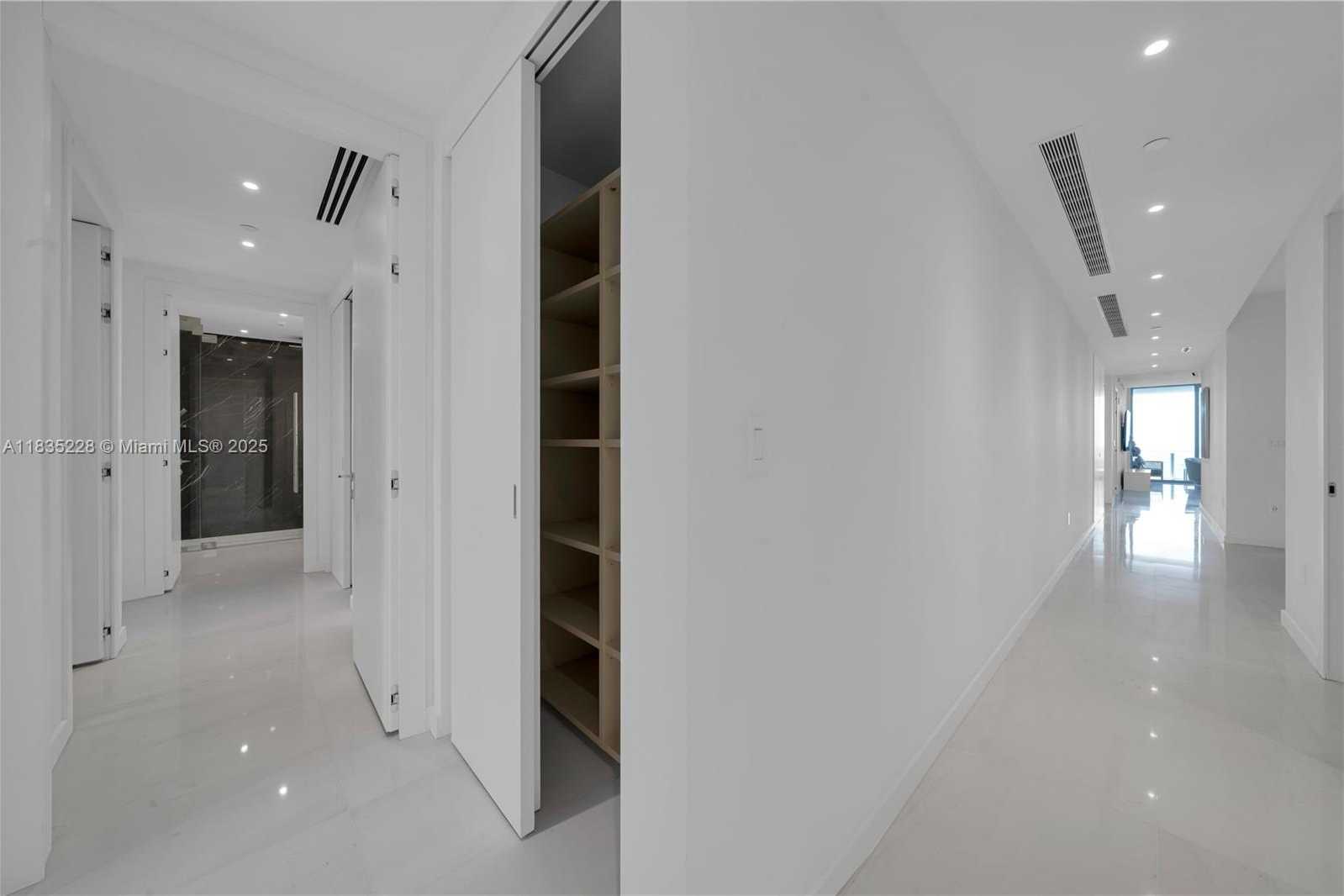 Small Image of 300 BISCAYNE BOULEVARD WAY #2804 #2804, Miami Number 3