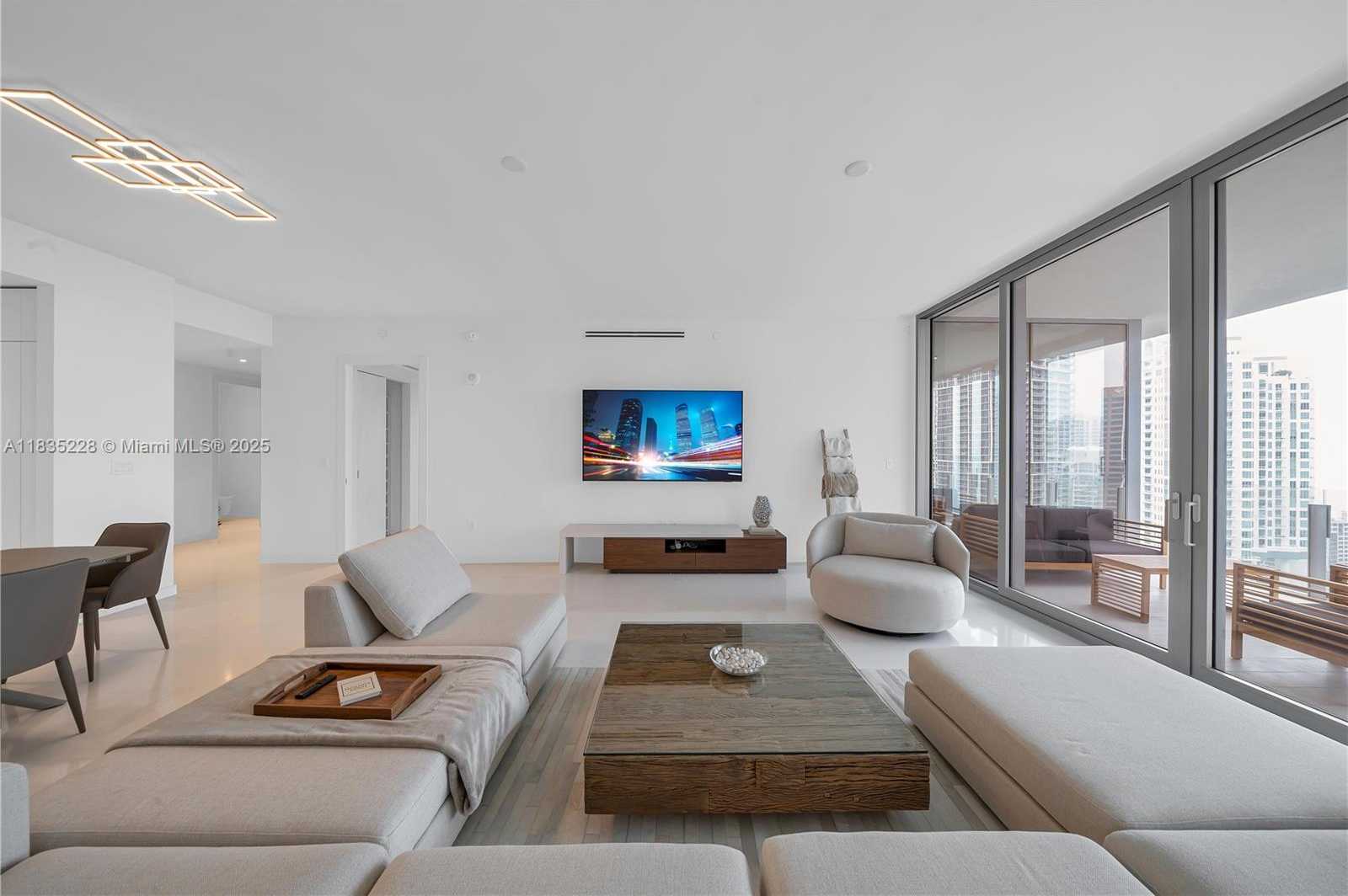 Small Image of 300 BISCAYNE BOULEVARD WAY #2804 #2804, Miami Number 4