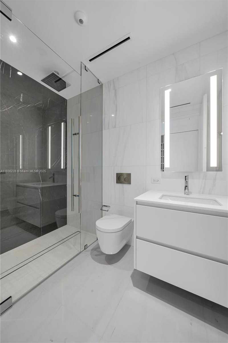 Small Image of 300 BISCAYNE BOULEVARD WAY #2804 #2804, Miami Number 41