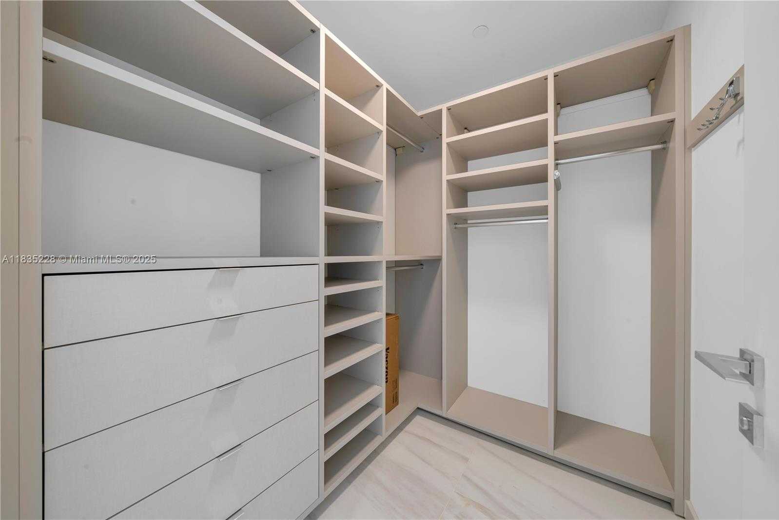 Small Image of 300 BISCAYNE BOULEVARD WAY #2804 #2804, Miami Number 44