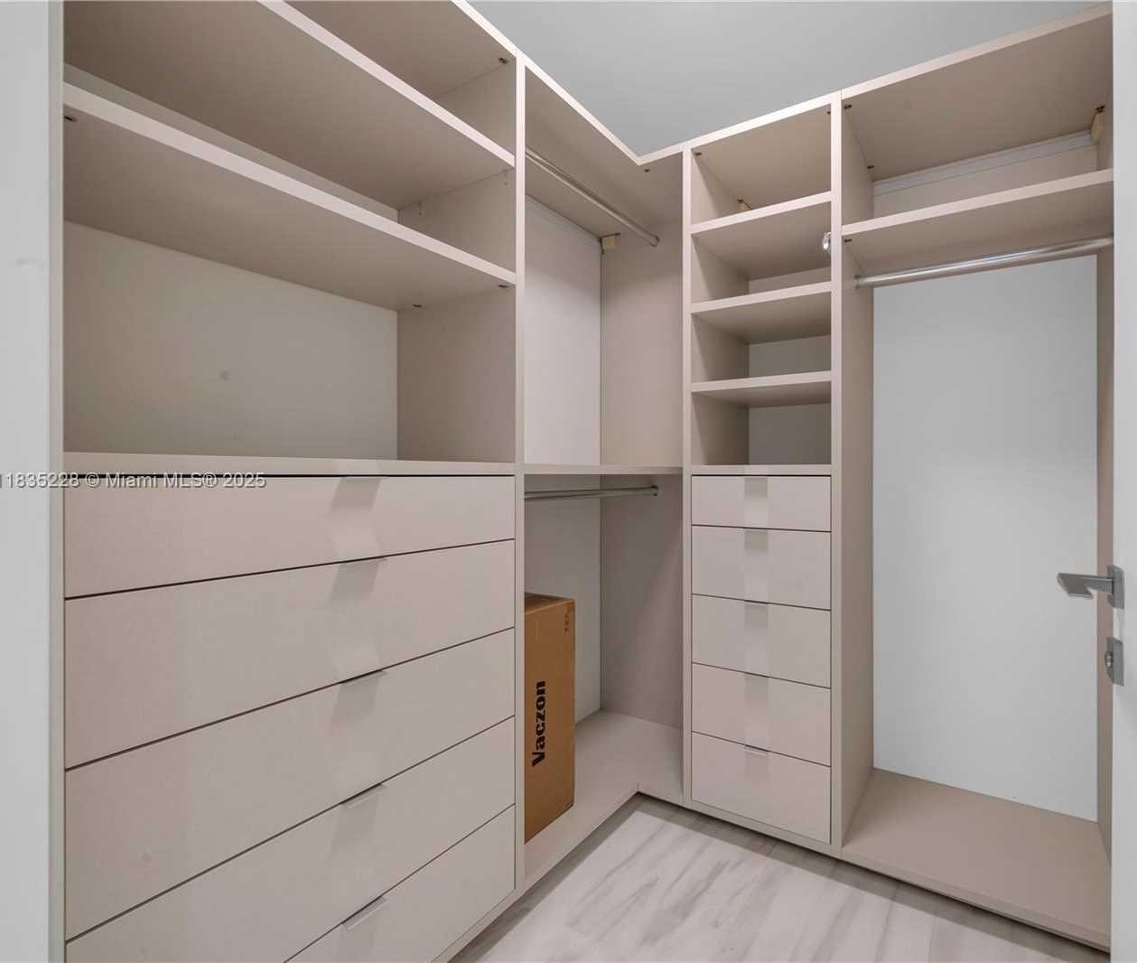Small Image of 300 BISCAYNE BOULEVARD WAY #2804 #2804, Miami Number 46