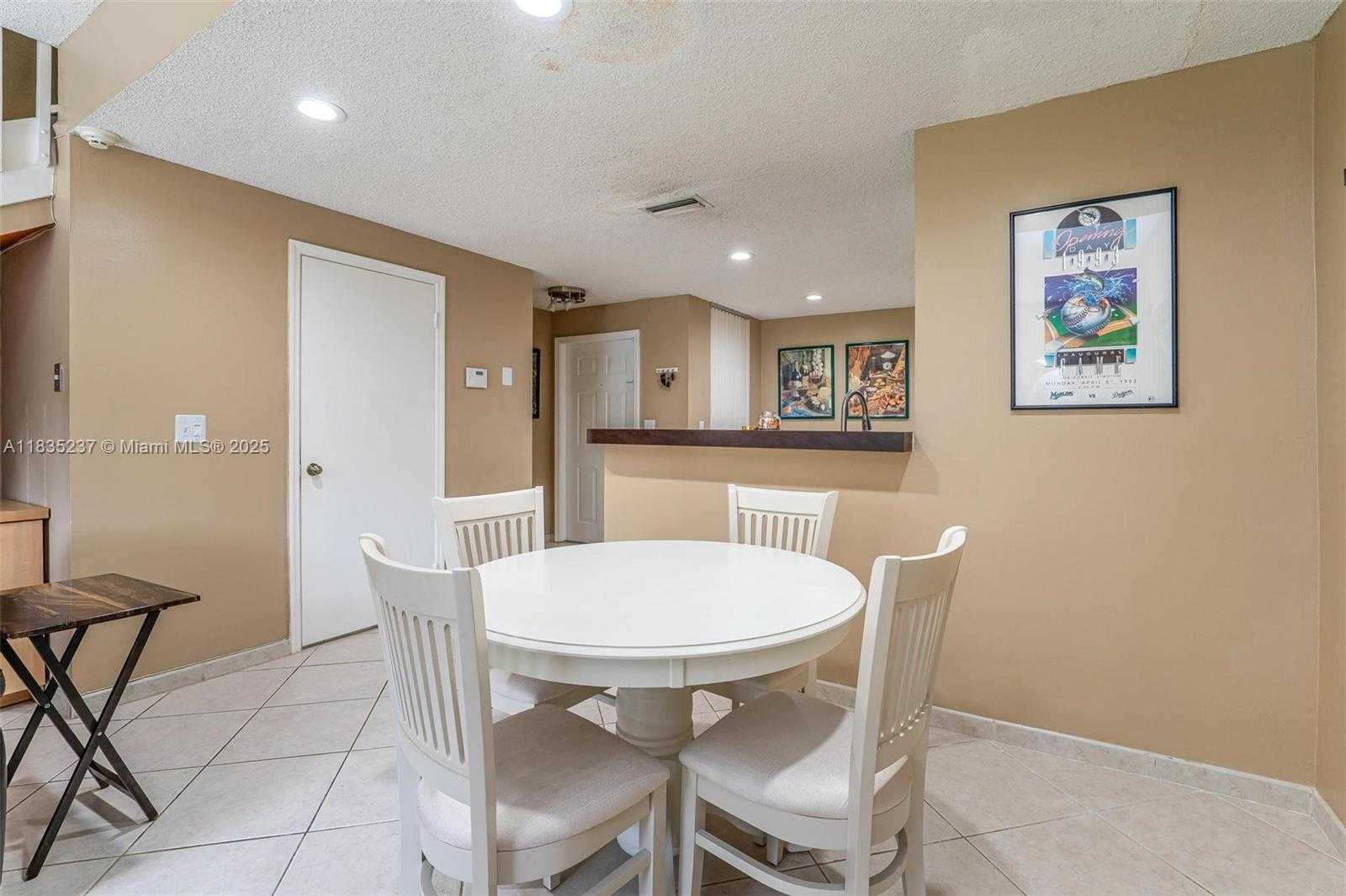 Small Image of 1528 VERACRUZ LN #4-3, Weston Number 11