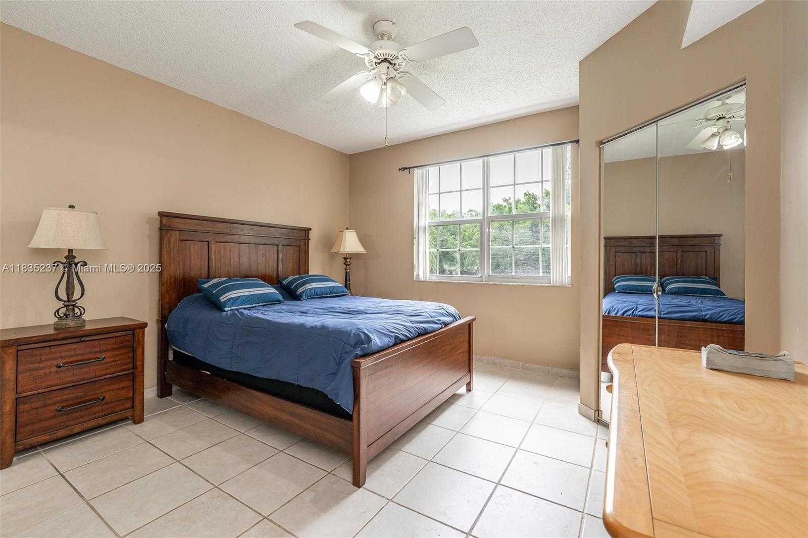 Small Image of 1528 VERACRUZ LN #4-3, Weston Number 16