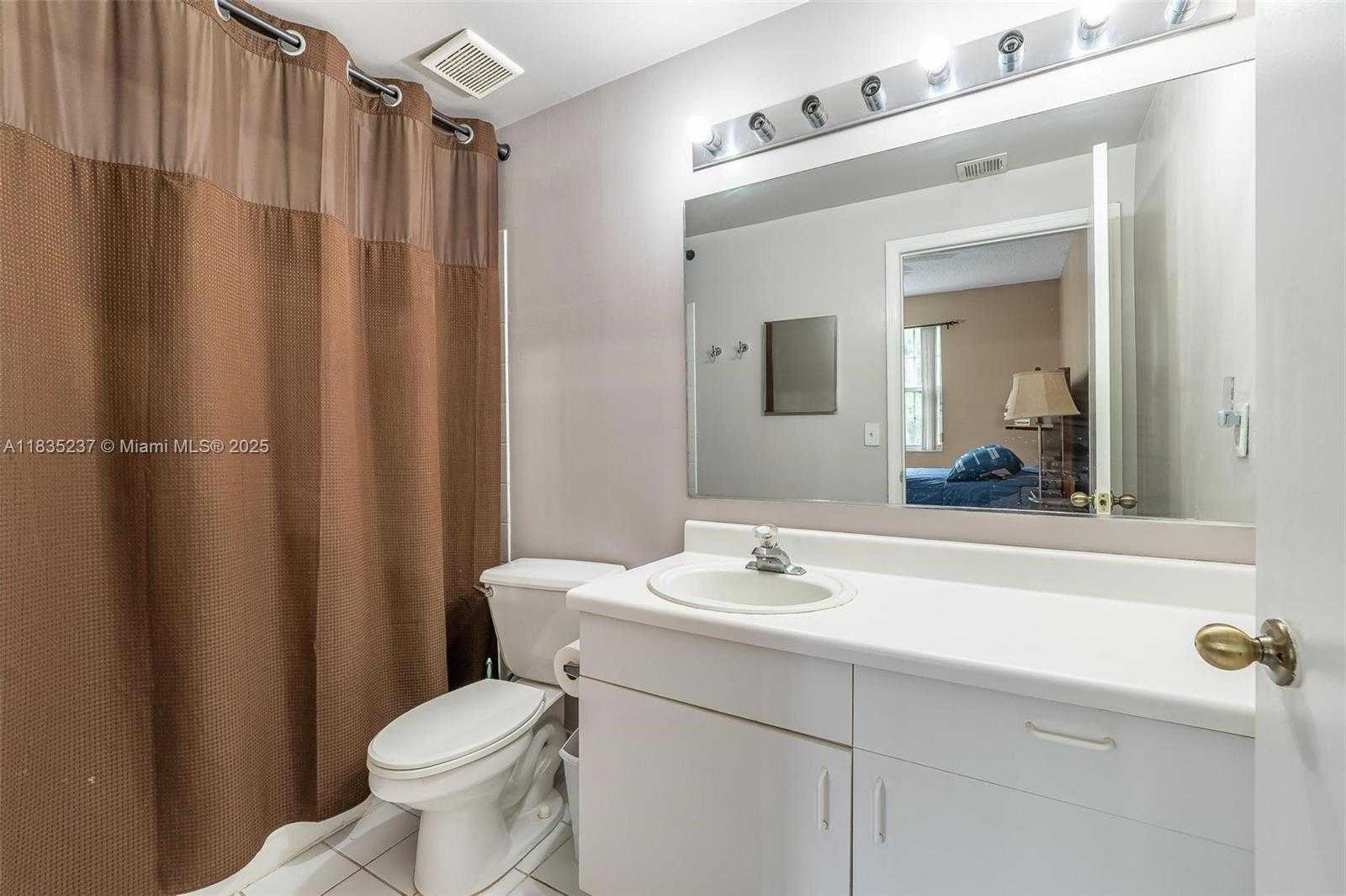 Small Image of 1528 VERACRUZ LN #4-3, Weston Number 17