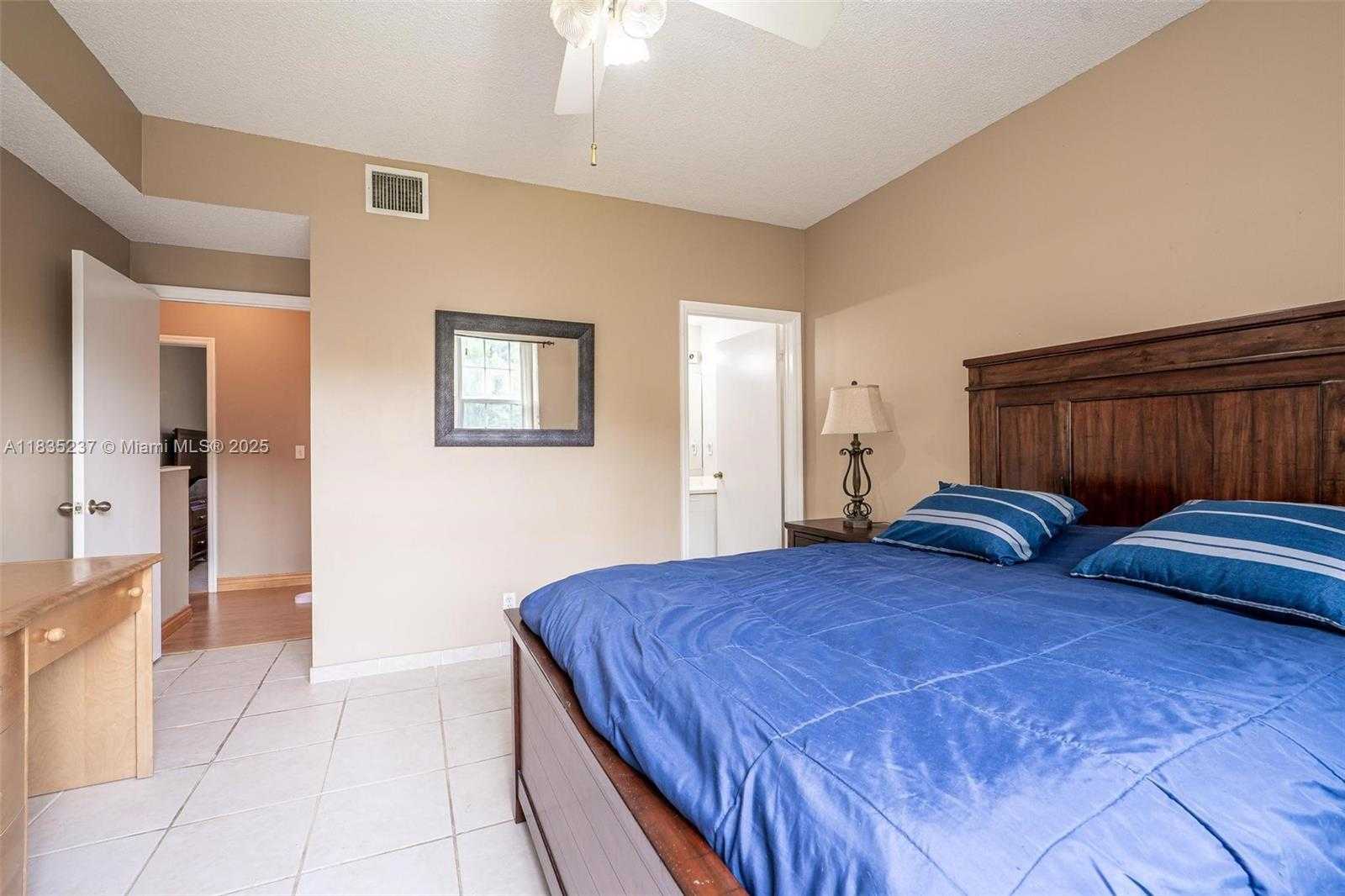 Small Image of 1528 VERACRUZ LN #4-3, Weston Number 18