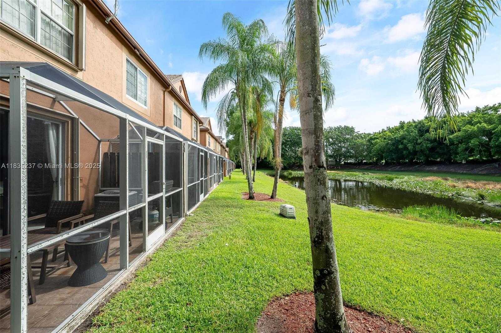 Small Image of 1528 VERACRUZ LN #4-3, Weston Number 22