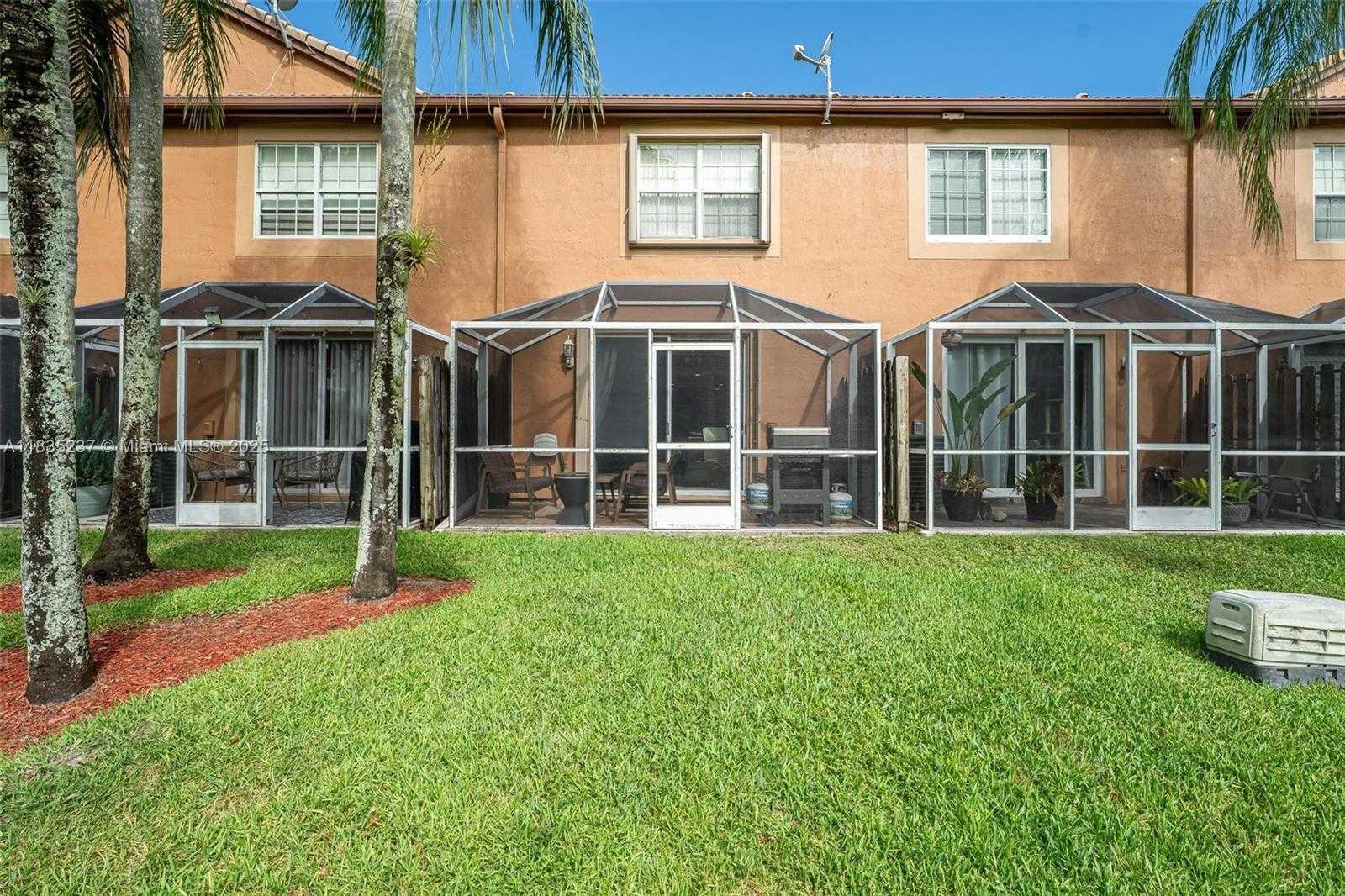 Small Image of 1528 VERACRUZ LN #4-3, Weston Number 24