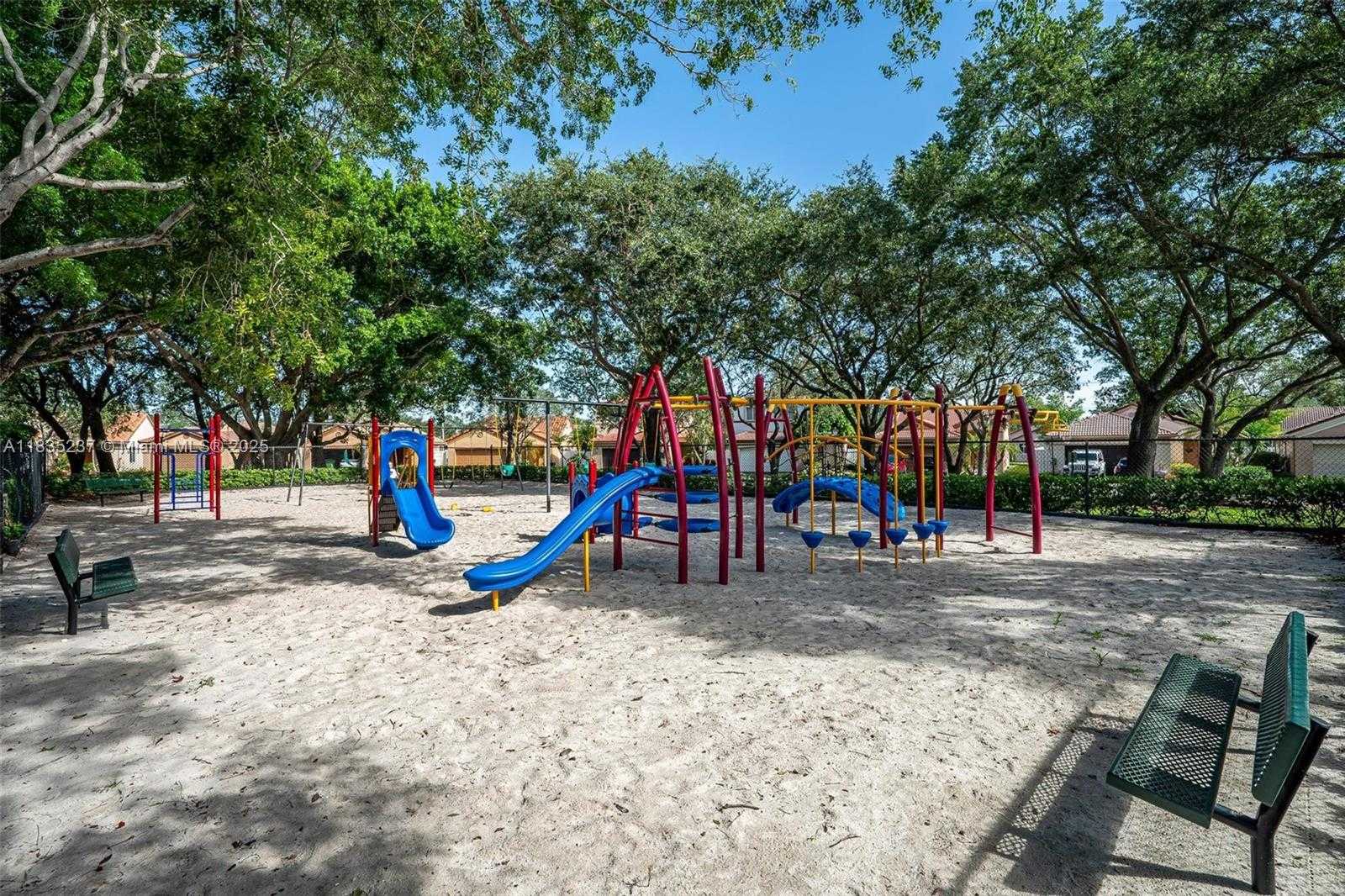 Small Image of 1528 VERACRUZ LN #4-3, Weston Number 25