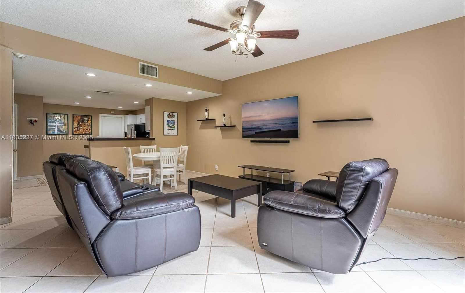 Small Image of 1528 VERACRUZ LN #4-3, Weston Number 4