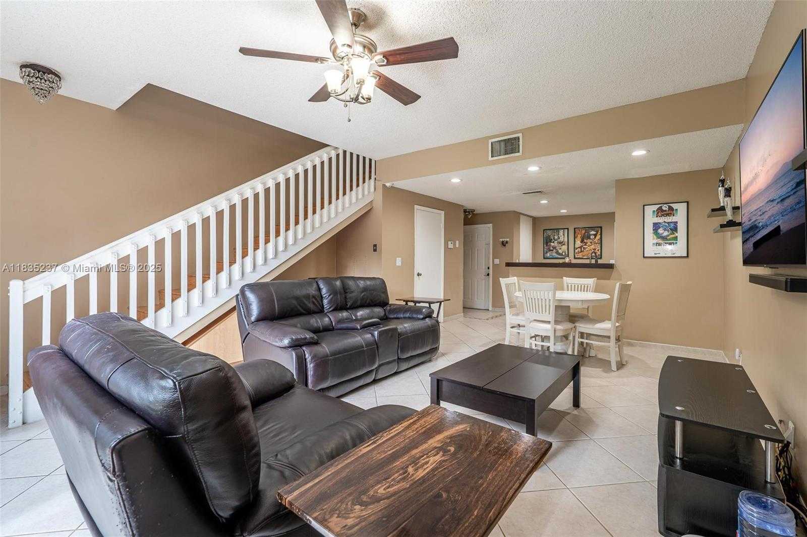 Small Image of 1528 VERACRUZ LN #4-3, Weston Number 5