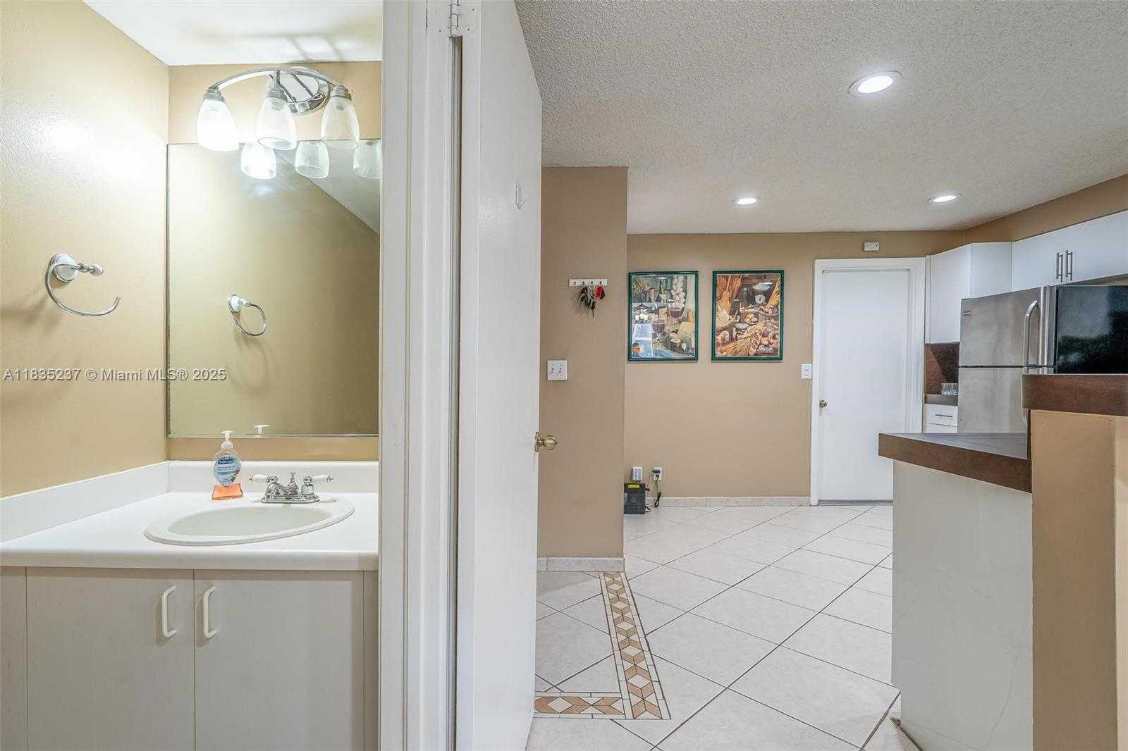 Small Image of 1528 VERACRUZ LN #4-3, Weston Number 9