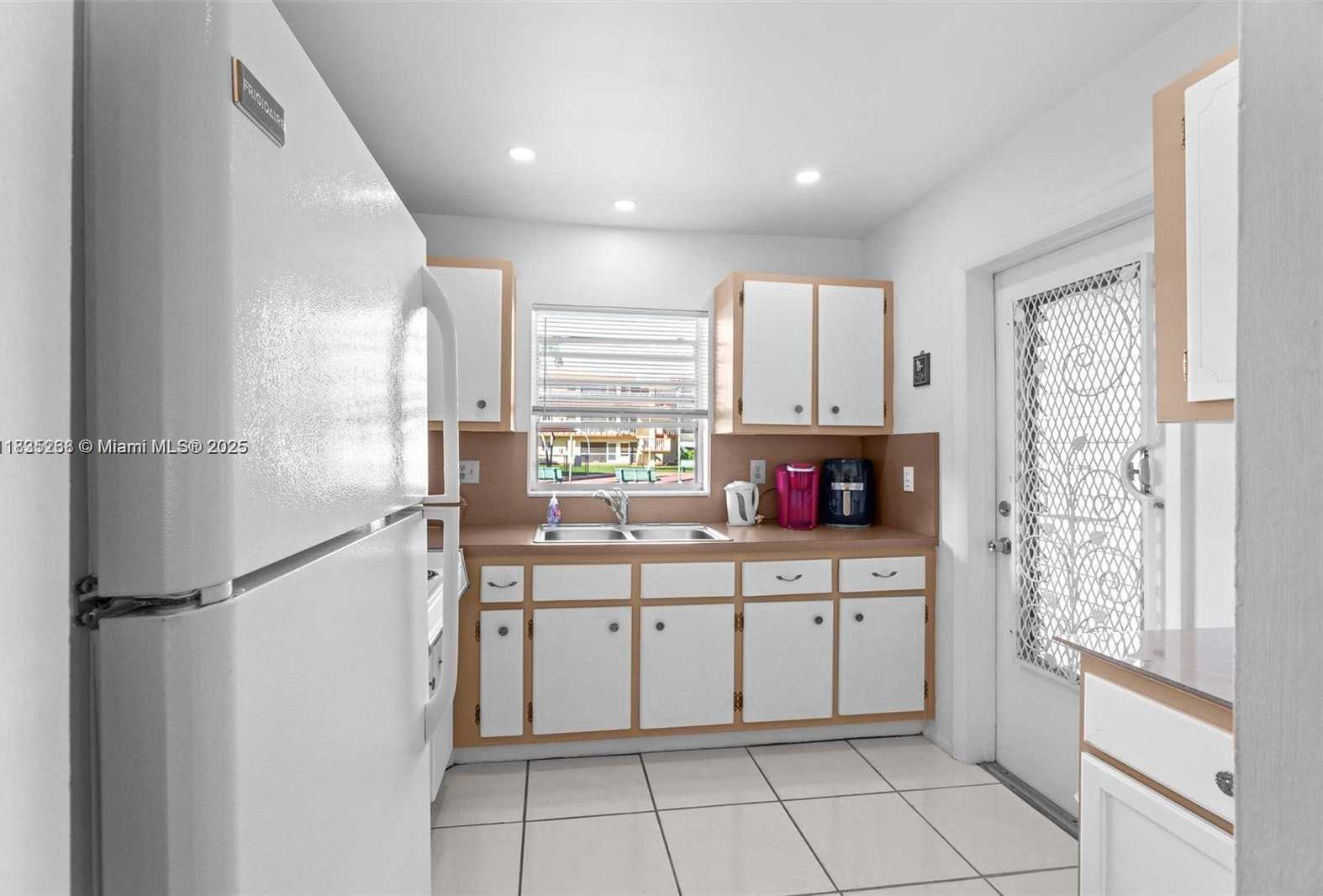 Small Image of 5300 WASHINGTON ST #J115, Hollywood Number 13