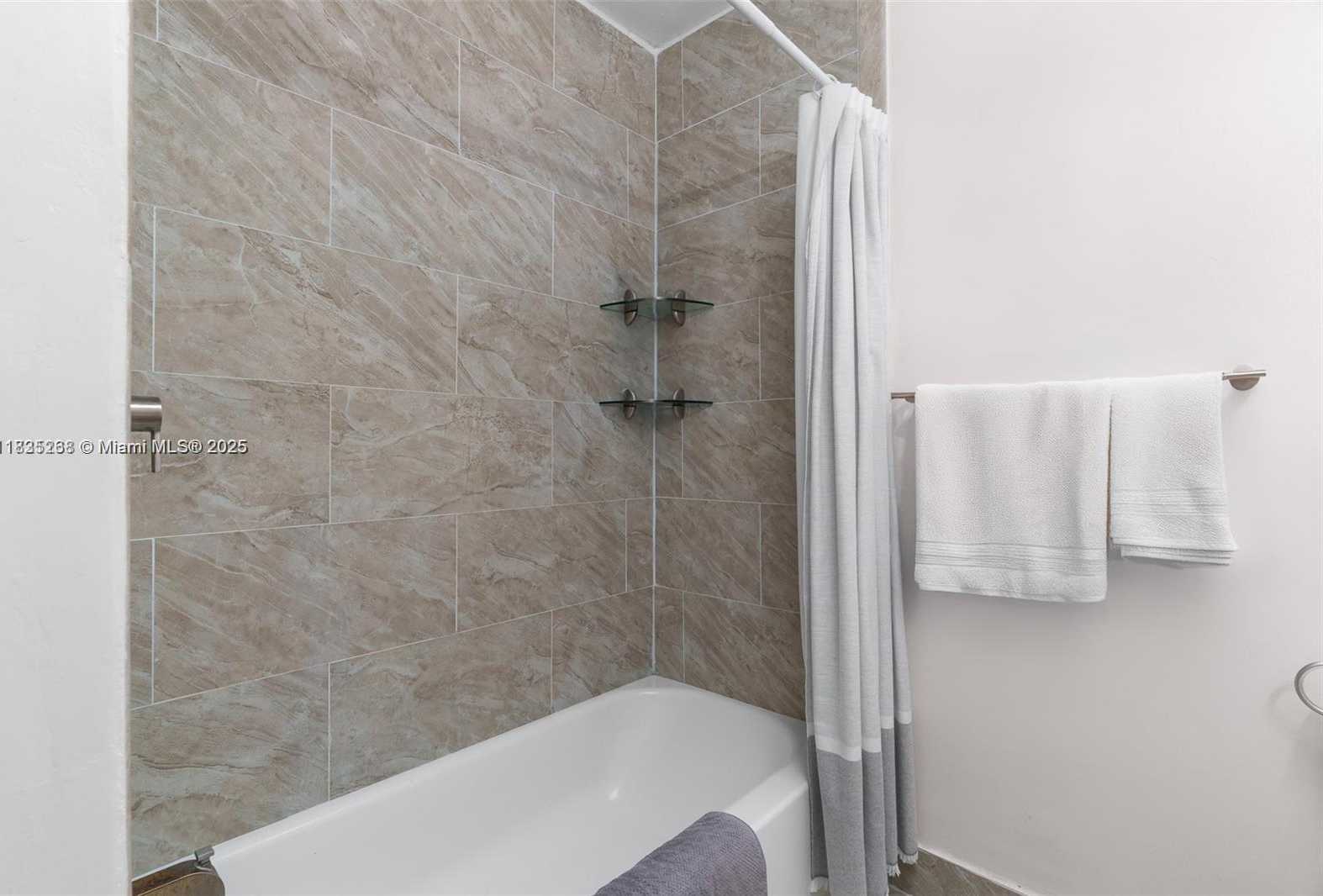 Small Image of 5300 WASHINGTON ST #J115, Hollywood Number 7